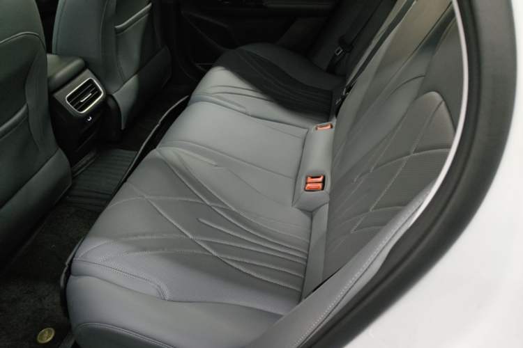 Used Geely Galaxy L6 2025 EM-i 60km Launch Edition Left Rear Seat