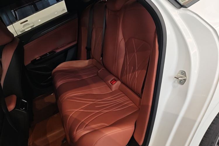 Used Geely Galaxy L6 2025 EM-i 140km Long-Range Version Left Rear Seat