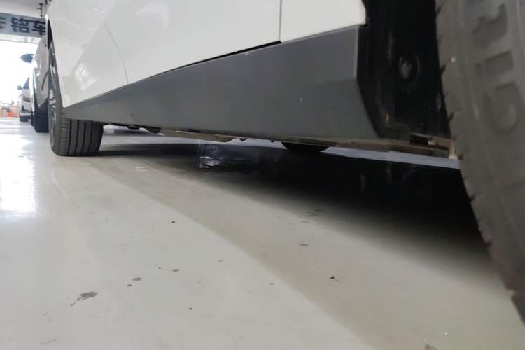 Used Geely Galaxy L6 2025 EM-i 140km Starship Edition Left Side Sill