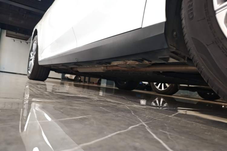 Used Geely Galaxy L6 2025 EM-i 140km Long-Range Version Left Side Sill