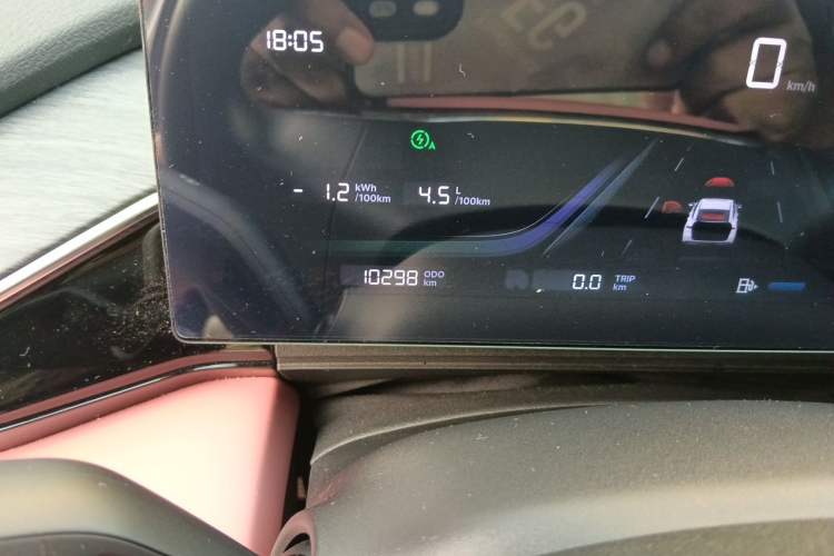 Used Geely Galaxy L6 2025 EM-i 60km Launch Edition Odometer Close Up