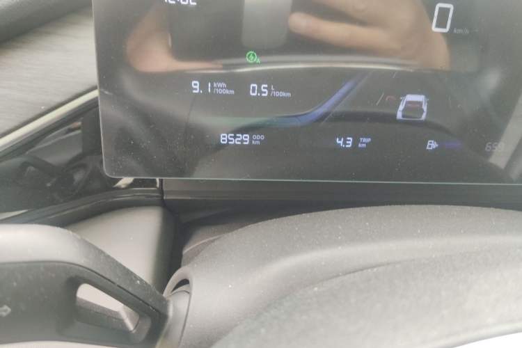 Used Geely Galaxy L6 2025 EM-i 60km Launch Edition Odometer Close Up