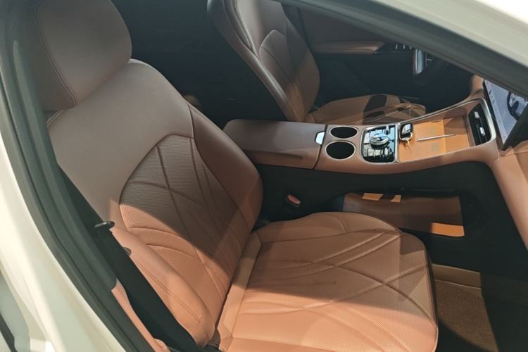 Used Geely Galaxy L6 2025 EM-i 140km Long-Range Version Right Front Seat