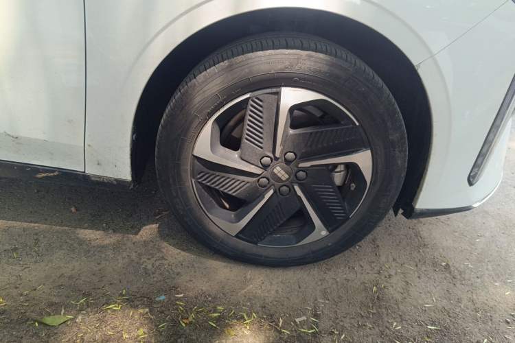 Used Geely Galaxy L6 2025 EM-i 140km Explorer+ Edition Right Front Wheel Hub