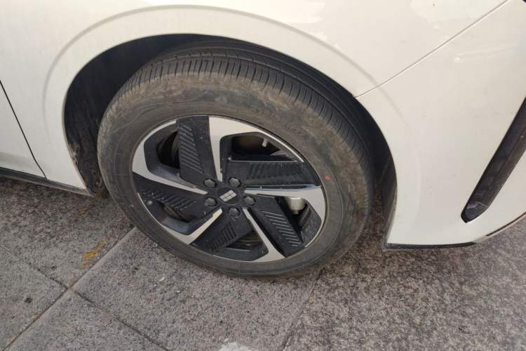 Used Geely Galaxy L6 2025 EM-i 140km Explorer+ Edition Right Front Wheel Hub