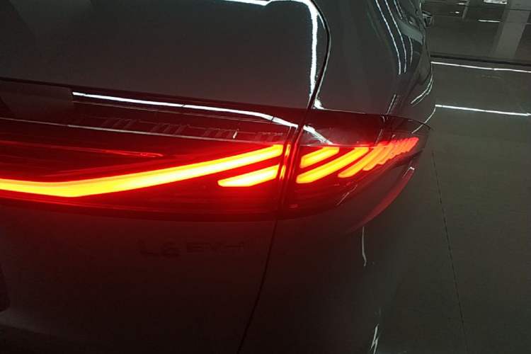 Used Geely Galaxy L6 2025 EM-i 140km Explorer+ Edition Right Rear Taillight