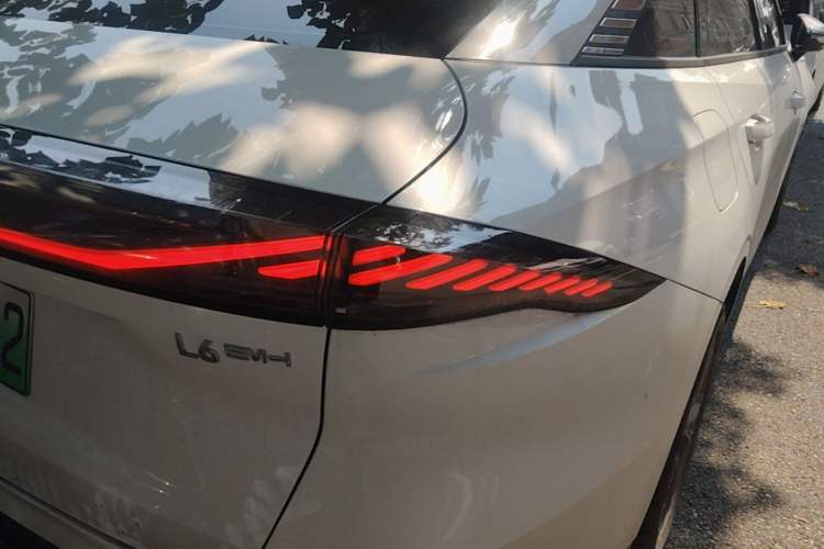 Used Geely Galaxy L6 2025 EM-i 140km Long-Range Version Right Rear Taillight
