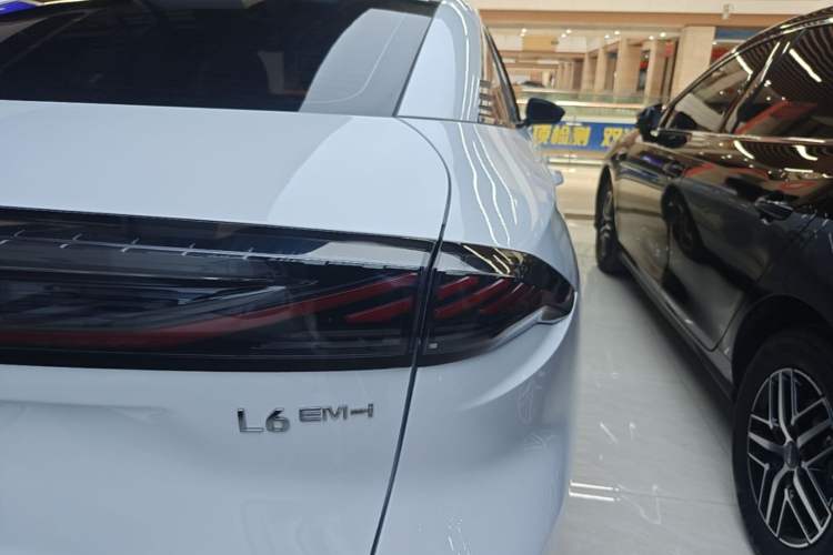 Used Geely Galaxy L6 2025 EM-i 140km Starship Edition Right Rear Taillight