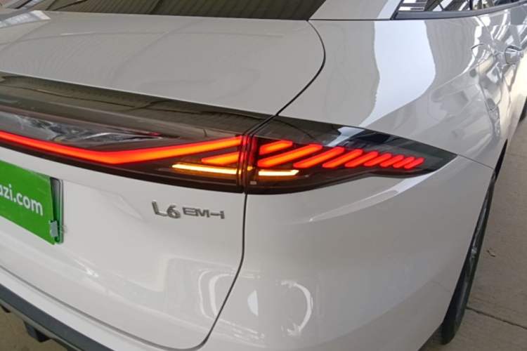 Used Geely Galaxy L6 2025 EM-i 140km Long-Range Version Right Rear Taillight
