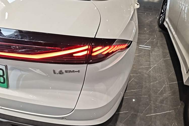 Used Geely Galaxy L6 2025 EM-i 140km Long-Range Version Right Rear Taillight