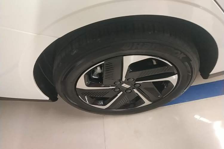 Used Geely Galaxy L6 2025 EM-i 140km Explorer+ Edition Right Rear Wheel Hub