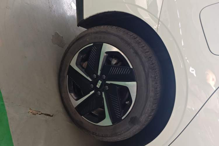 Used Geely Galaxy L6 2025 EM-i 140km Starship Edition Right Rear Wheel Hub