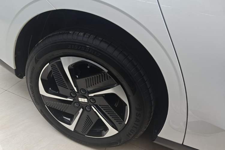 Used Geely Galaxy L6 2025 EM-i 140km Starship Edition Right Rear Wheel Hub