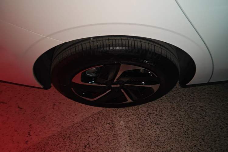 Used Geely Galaxy L6 2025 EM-i 140km Explorer+ Edition Right Rear Wheel Hub