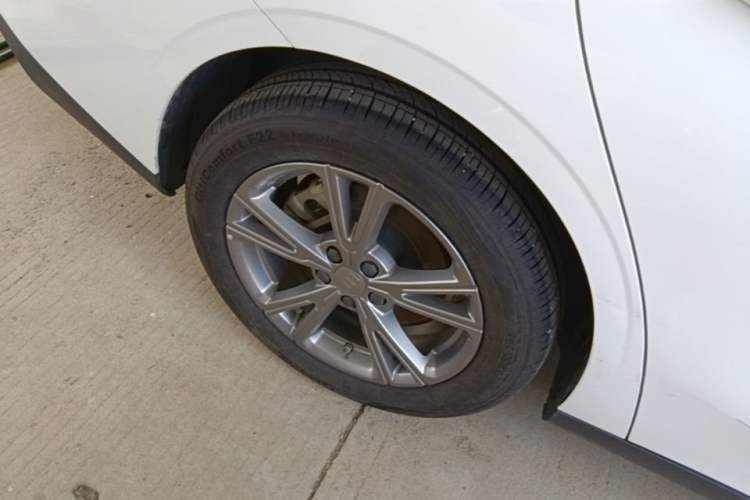 Used Geely Galaxy L6 2025 EM-i 140km Long-Range Version Right Rear Wheel Hub