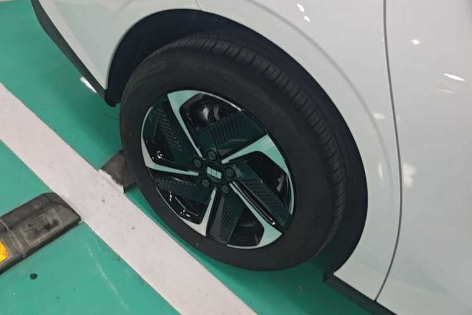 Used Geely Galaxy L6 2025 EM-i 140km Starship Edition Right Rear Wheel Hub