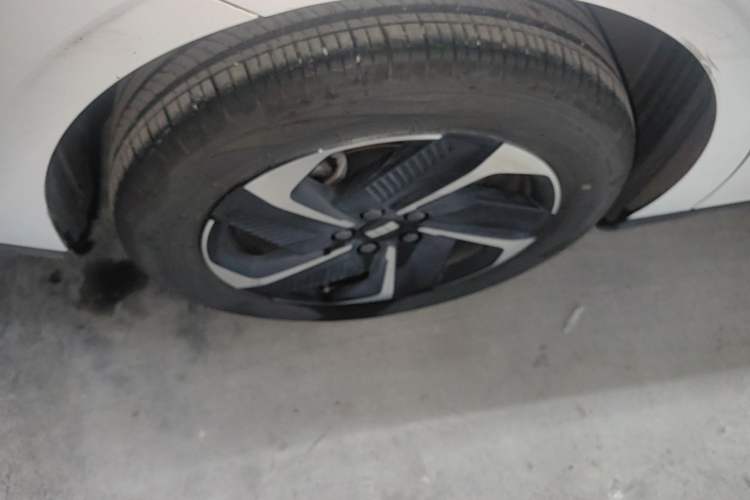 Used Geely Galaxy L6 2025 EM-i 140km Starship Edition Right Rear Wheel Hub
