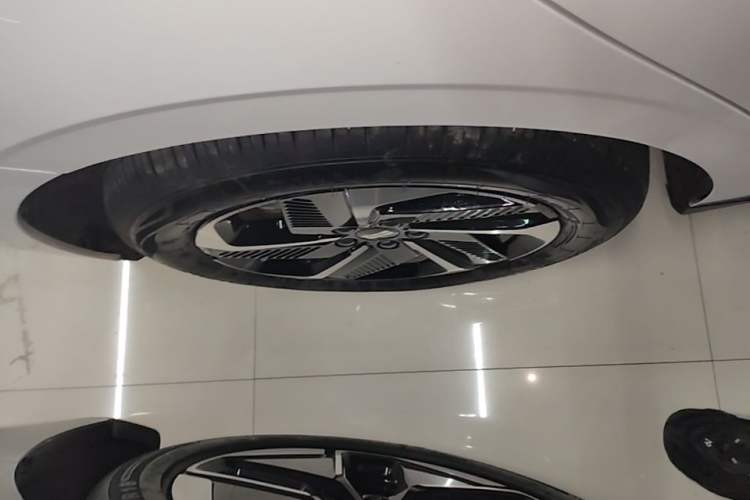 Used Geely Galaxy L6 2025 EM-i 140km Explorer+ Edition Right Rear Wheel Hub