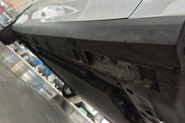 Used Geely Galaxy L6 2025 EM-i 140km Starship Edition Right Side Sill