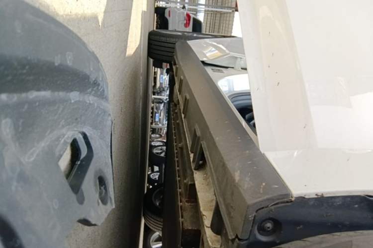 Used Geely Galaxy L6 2025 EM-i 140km Long-Range Version Right Side Sill