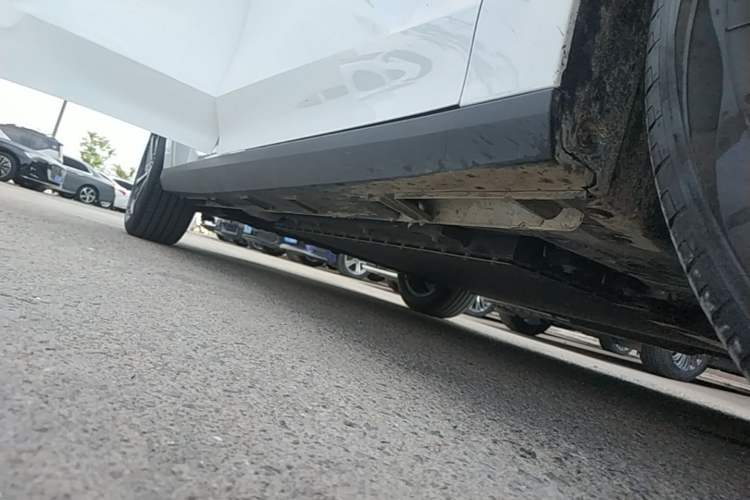 Used Geely Galaxy L6 2025 EM-i 140km Explorer+ Edition Right Side Sill