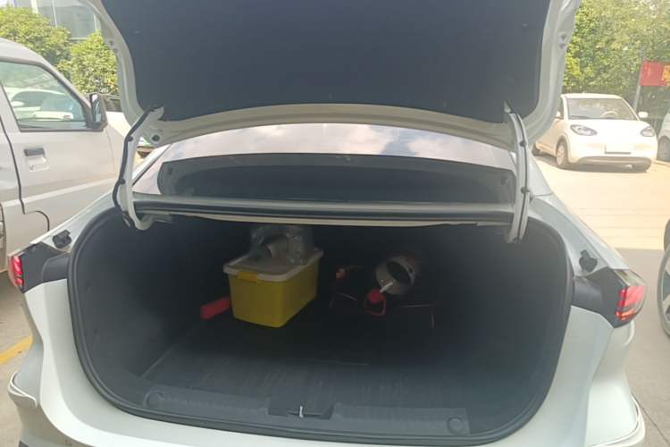 Used Geely Galaxy L6 2025 EM-i 60km Launch Edition Trunk