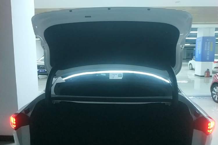 Used Geely Galaxy L6 2025 EM-i 140km Explorer+ Edition Trunk