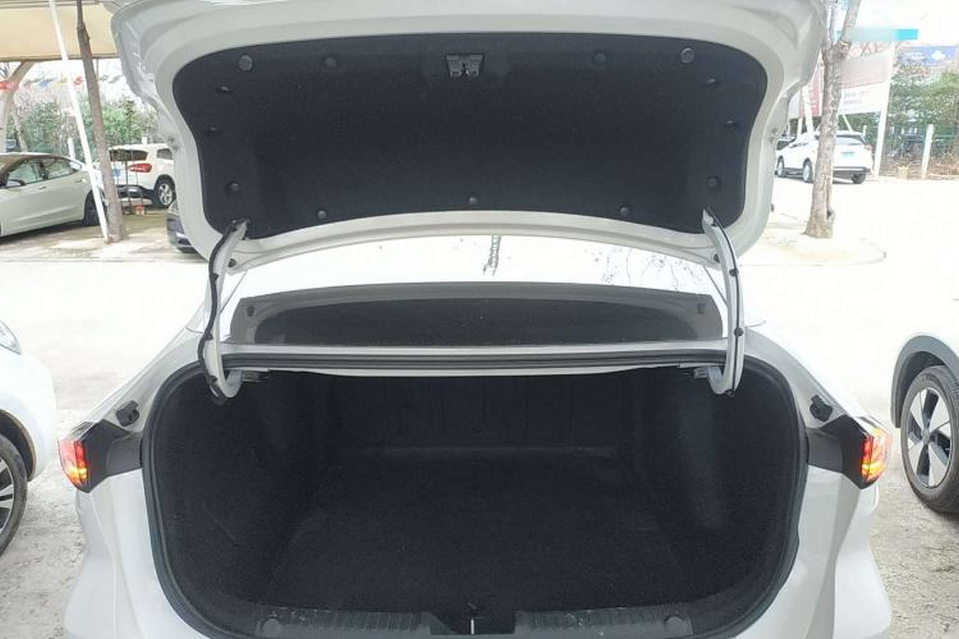 Used Geely Galaxy L6 2025 EM-i 60km Launch Edition Trunk