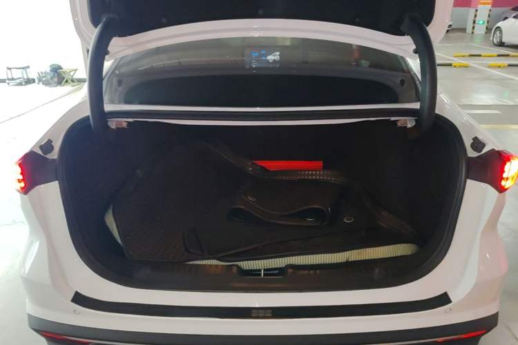 Used Geely Galaxy L6 2025 EM-i 140km Starship Edition Trunk