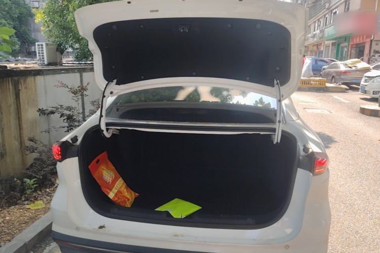 Used Geely Galaxy L6 2025 EM-i 140km Long-Range Version Trunk