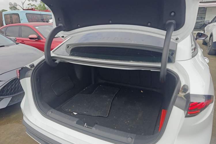 Used Geely Galaxy L6 2025 EM-i 140km Explorer+ Edition Trunk
