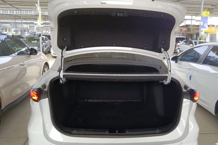 Used Geely Galaxy L6 2025 EM-i 140km Long-Range Version Trunk
