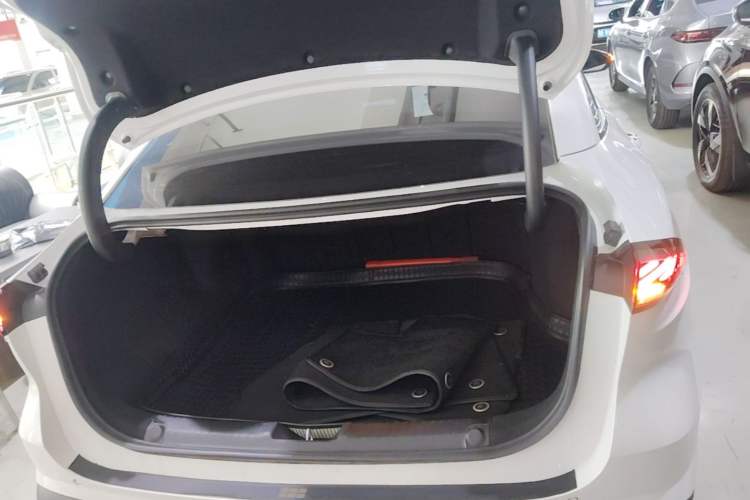 Used Geely Galaxy L6 2025 EM-i 140km Starship Edition Trunk