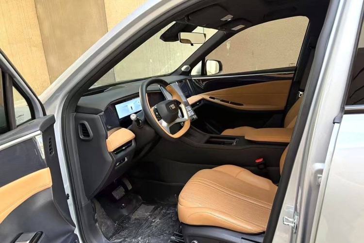Used Geely Galaxy L7 2023 1.5T 115 km Starship Interior 2