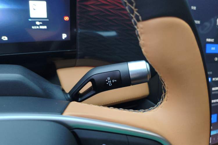 Used Geely Galaxy L7 2023 1.5T 115 km Starship Gear Lever