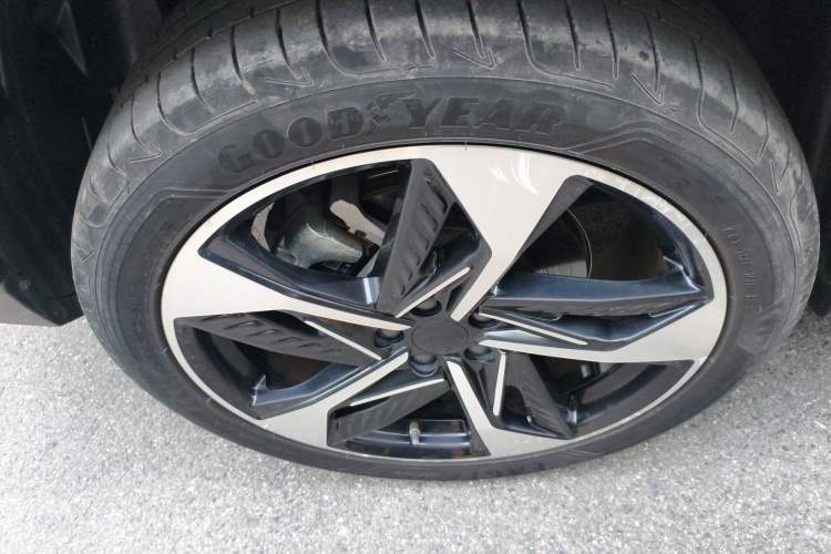 Used Geely Galaxy L7 2023 1.5T 115 km Starship Right Rear Wheel Hub