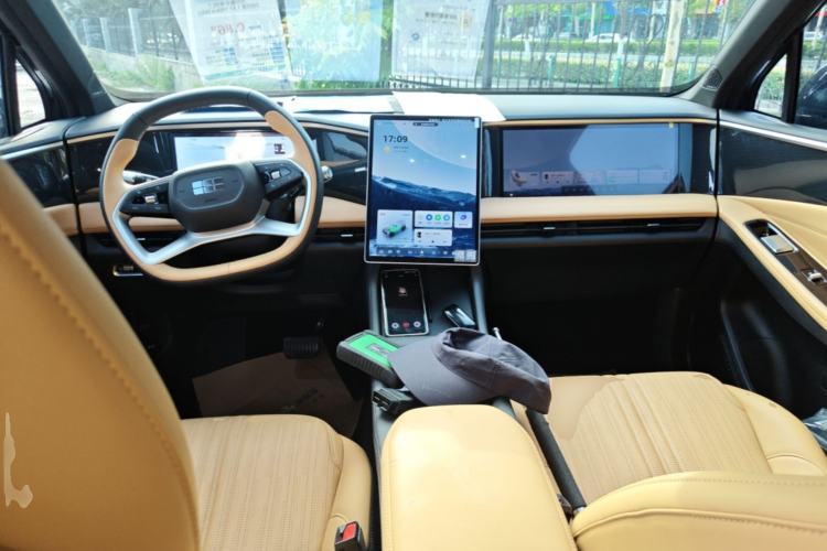 Used Geely Galaxy L7 2023 1.5T 115 km MAX Center Console