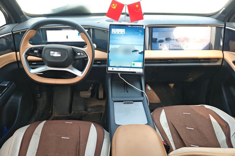 Used Geely Galaxy L7 2023 1.5T 115 km MAX Center Console