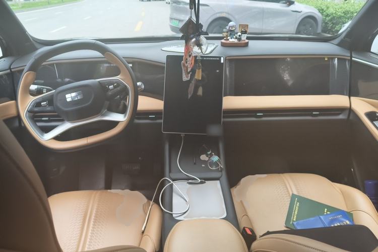 Used Geely Galaxy L7 2023 1.5T 115 km PLUS Center Console
