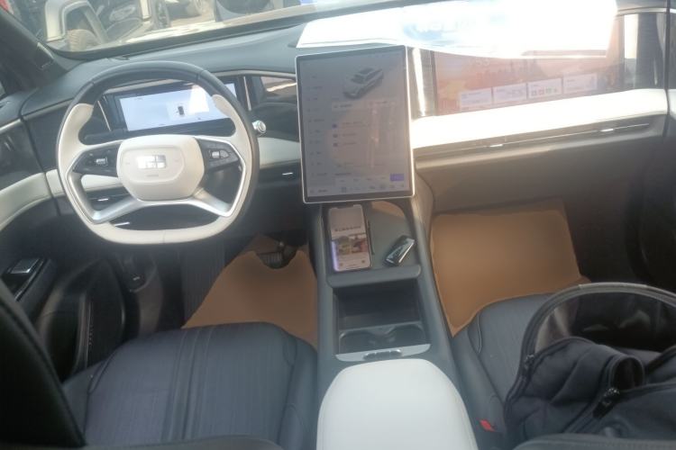 Used Geely Galaxy L7 2023 1.5T 115 km MAX Center Console