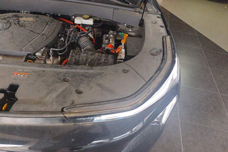Used Geely Galaxy L7 2023 1.5T 115 km Starship Engine Bay Left