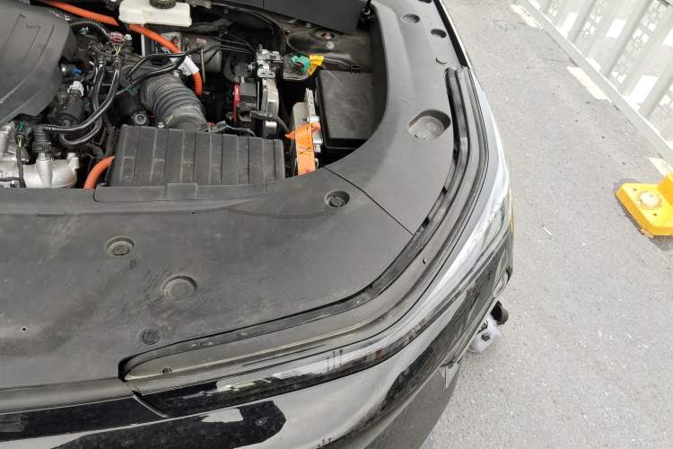 Used Geely Galaxy L7 2023 1.5T 115 km Starship Engine Bay Left