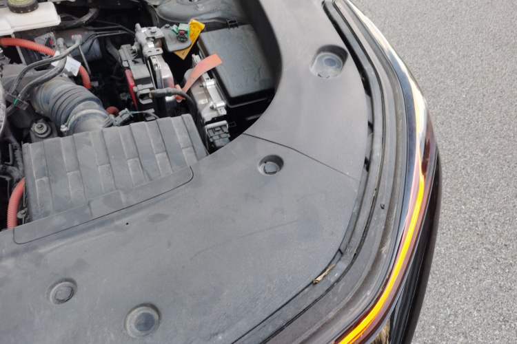 Used Geely Galaxy L7 2023 1.5T 115 km Starship Engine Bay Left