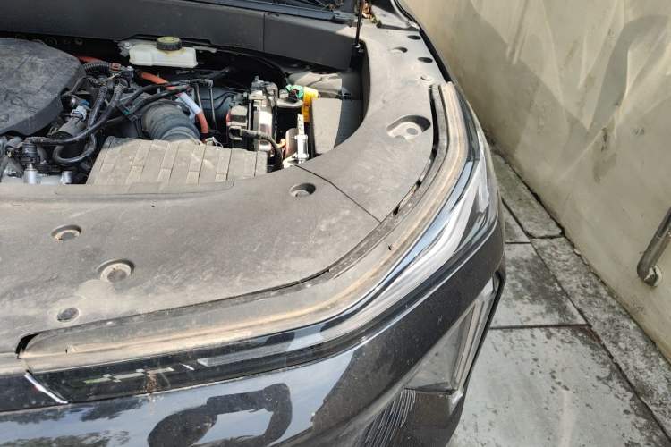 Used Geely Galaxy L7 2023 1.5T 115 km Starship Engine Bay Left