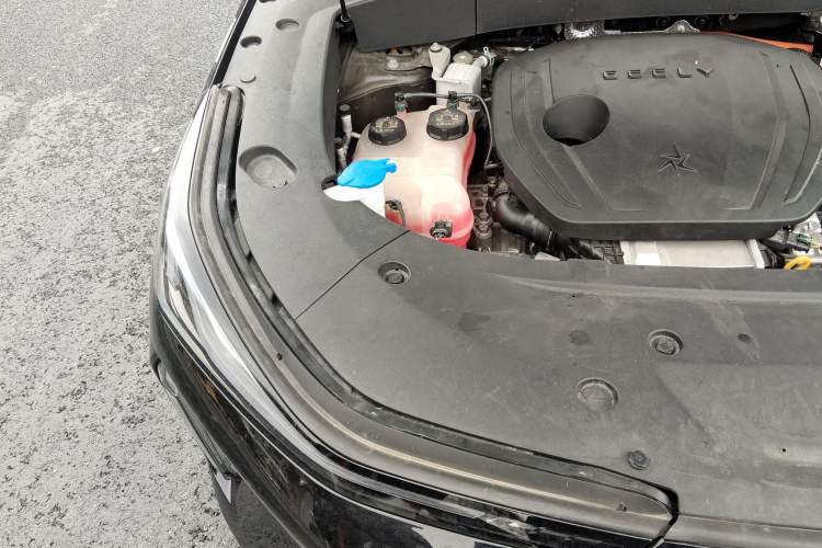 Used Geely Galaxy L7 2023 1.5T 115 km Starship Engine Bay Right