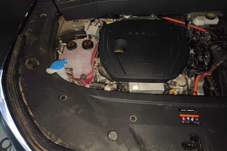 Used Geely Galaxy L7 2023 1.5T 115 km MAX Engine Bay Right