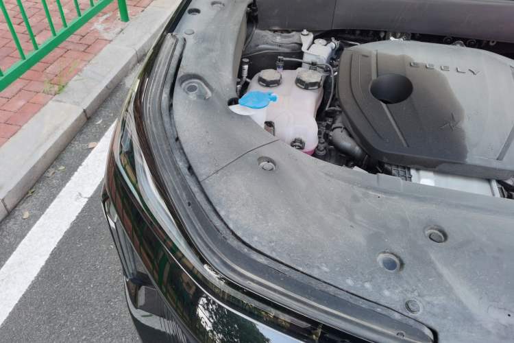 Used Geely Galaxy L7 2023 1.5T 115 km Starship Engine Bay Right