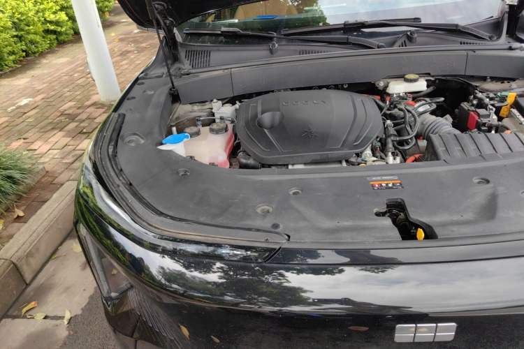 Used Geely Galaxy L7 2023 1.5T 115 km MAX Engine Bay Right