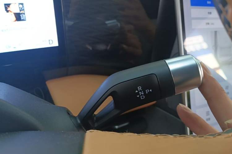 Used Geely Galaxy L7 2023 1.5T 115 km Starship Gear Lever