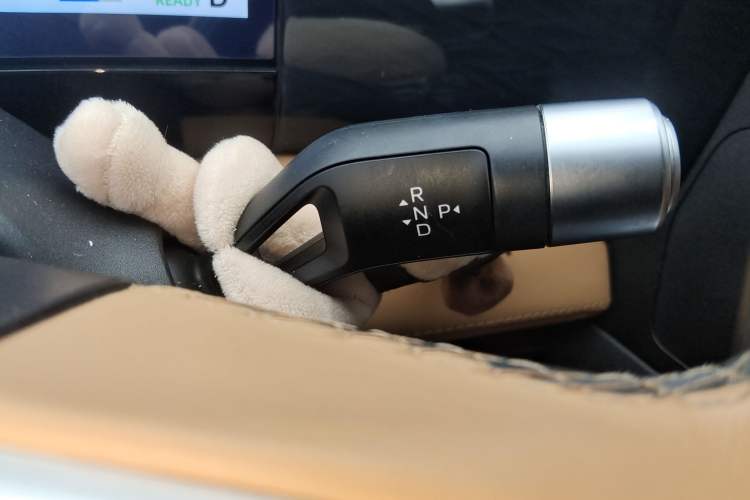 Used Geely Galaxy L7 2023 1.5T 115 km Starship Gear Lever